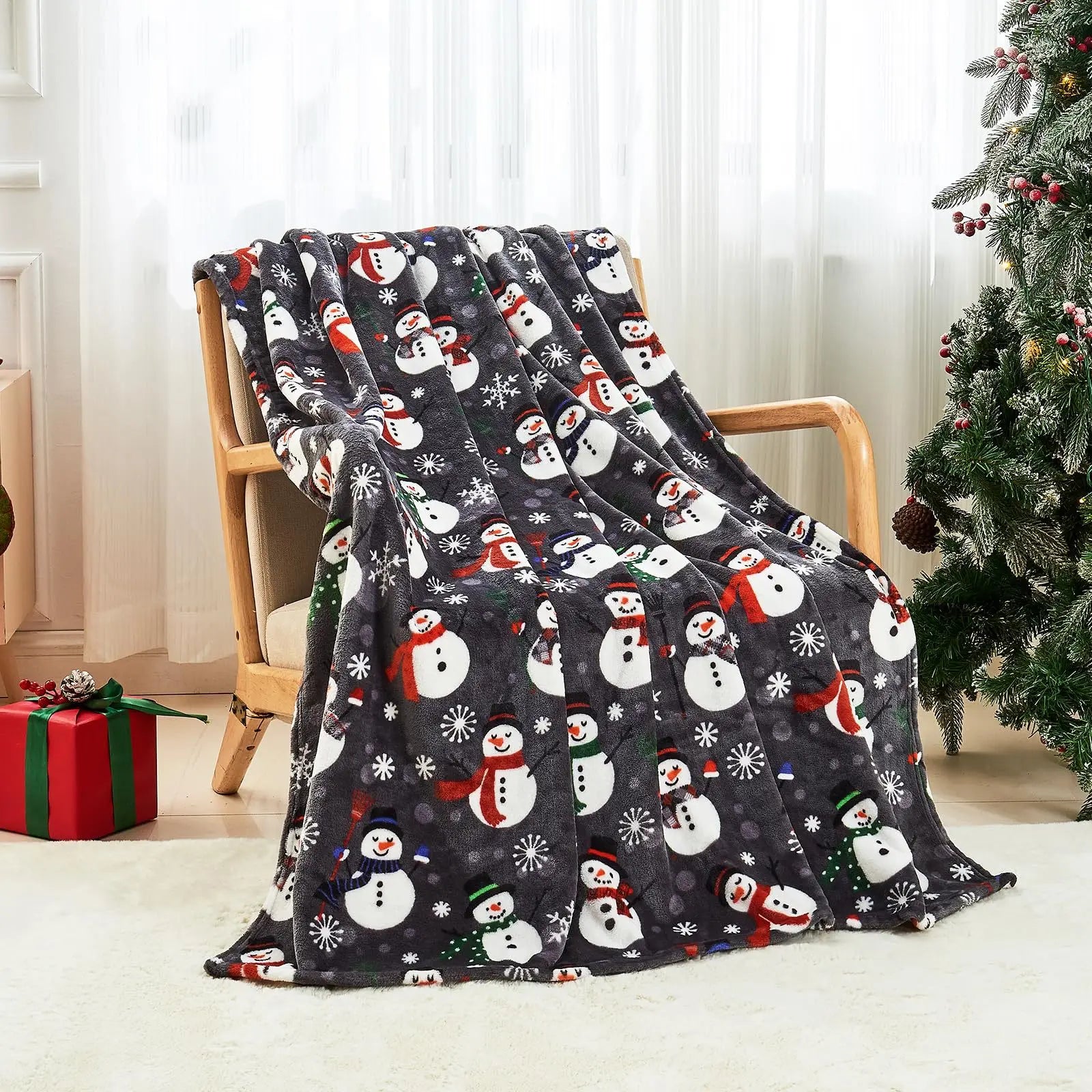 Christmas-Themed Red Green Winter Blanket Cover Comfortable Flannel Home Warmth Nap Blankets Multifunctional Decorative Blankets
