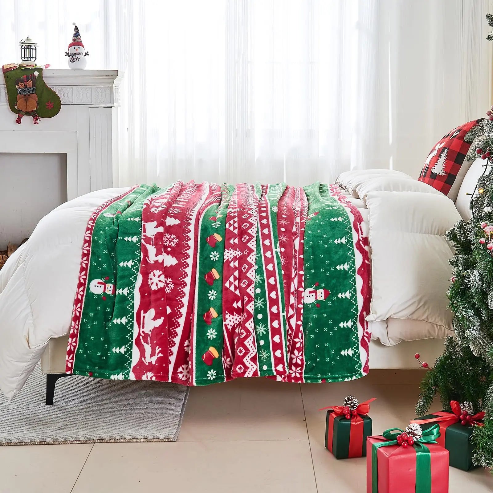 Christmas-Themed Red Green Winter Blanket Cover Comfortable Flannel Home Warmth Nap Blankets Multifunctional Decorative Blankets